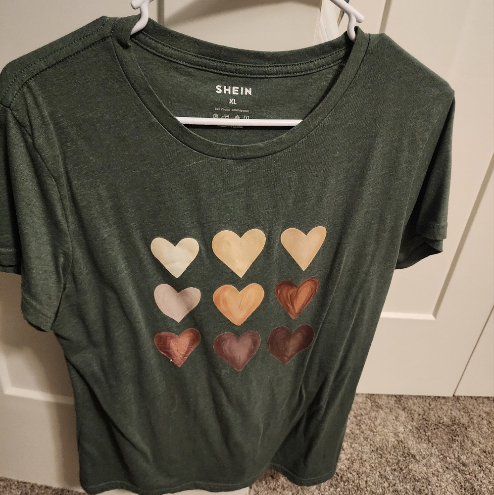 SHEIN heart design shirt
